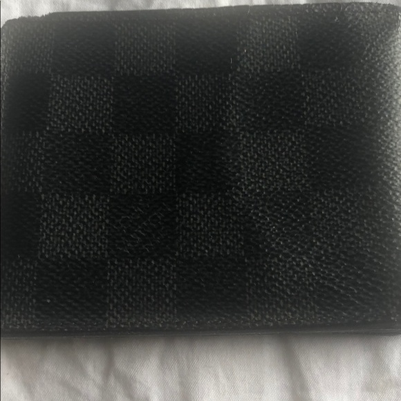 A Louis Vuitton wallet - Picture 1 of 2